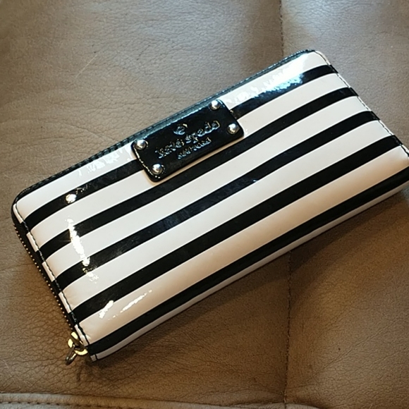 **SALE** Kate Spade β οΈ Gorgeous Striped Leather Wallet